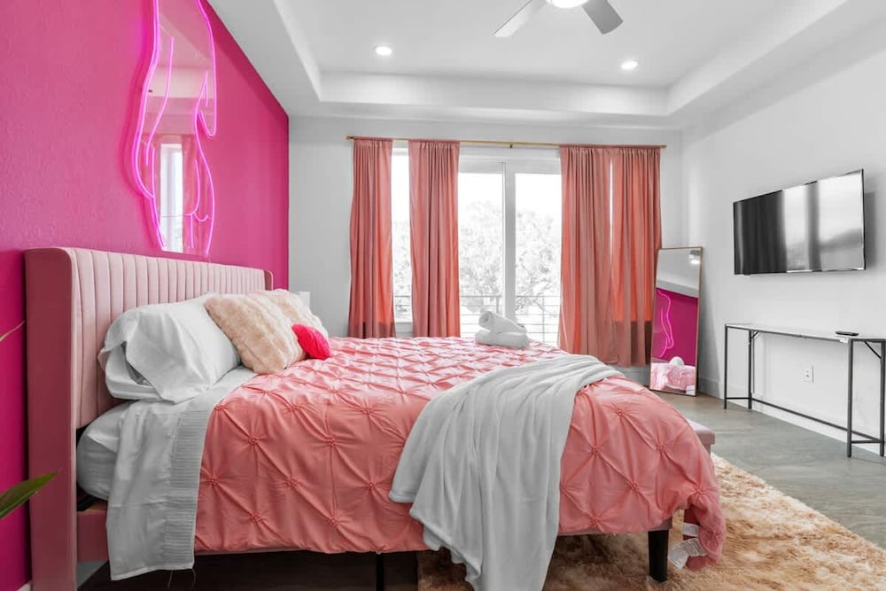 Downtown Houston 3BR Bachelorette Escape