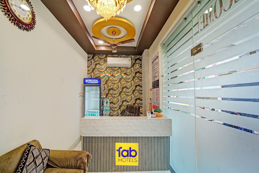 Fabhotel Starlight Inn