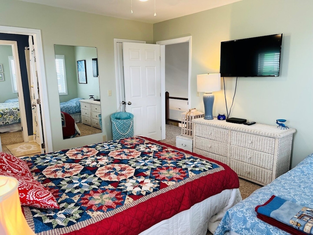 Heaven's Anchor 3 Bedroom Home by RedAwning