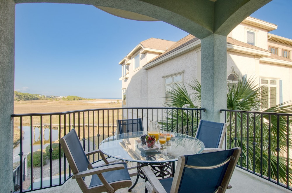Coastal Marsh by Avantstay Infinity Pool Hot Tub View Pool Table Ping Pong