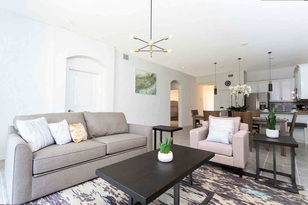 Modern 2Bd Townhome Minutes to Disney w Waterpark