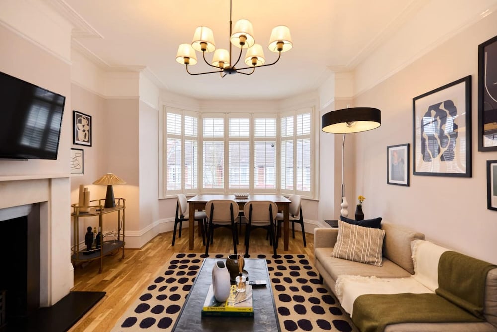 The Cranley Gardens Escape - Spacious 2bdr Flat