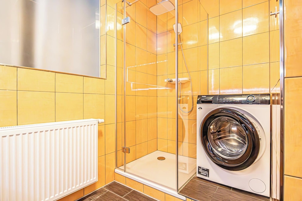 Comfy 1BR 1LR Apt Donaustadt Zones