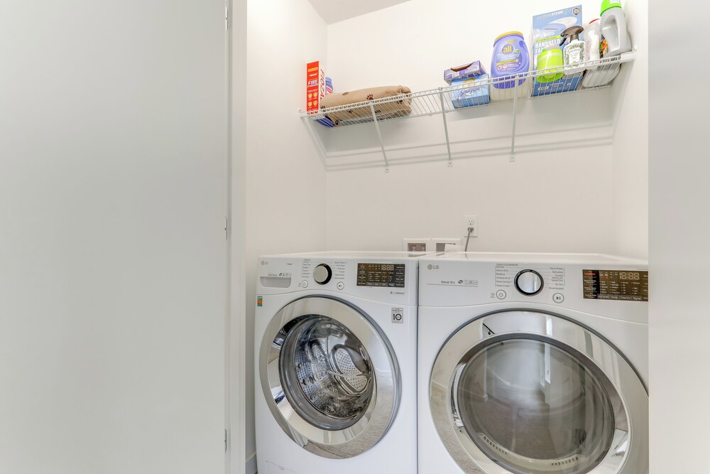 5 Mi to Dtwn: Pet-friendly Townhome in Seattle!