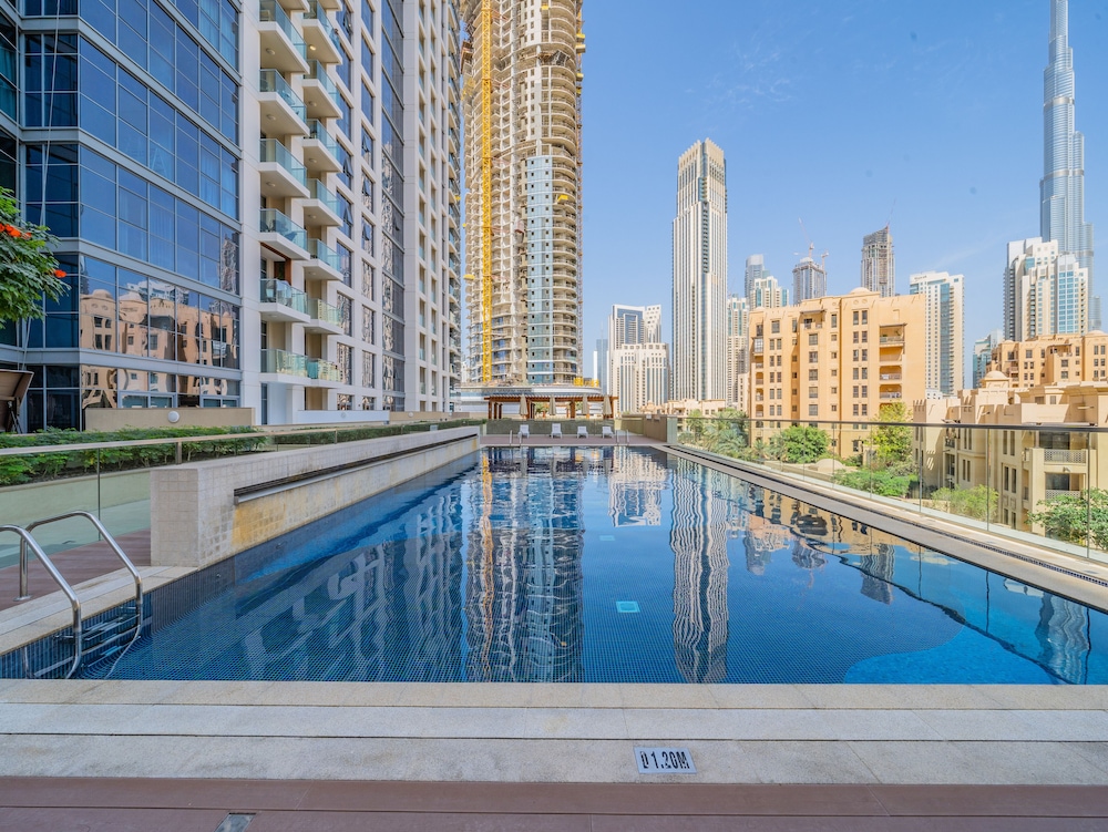 Glamorous Apartment Facing Burj Khalifa