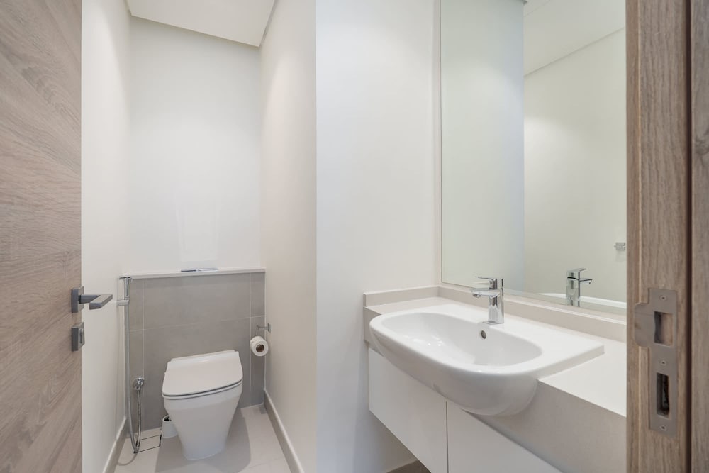 Sleek 1 Bedroom in Studio One With Great Amenities