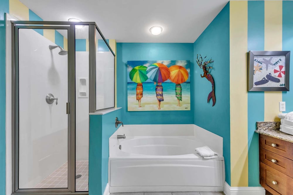 Aqua Resort 706