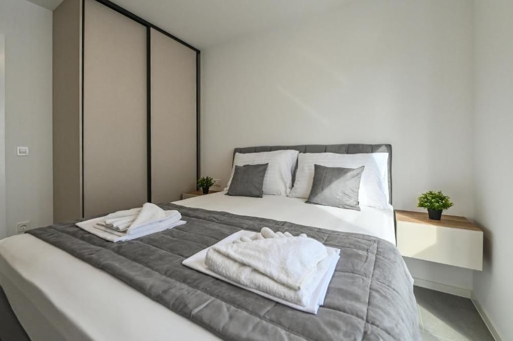 Smash 2 - Two-bedroom Apartments