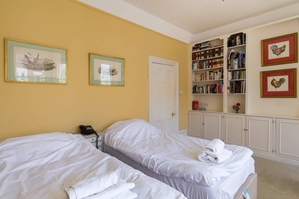 Traditional 5 Bed Family Home Near theTube