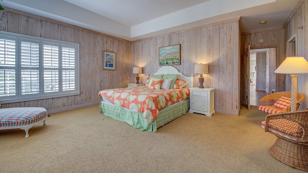 Beachfront Home With A Beautiful View 6 Bedroom Home by Peace Vacations view 2
