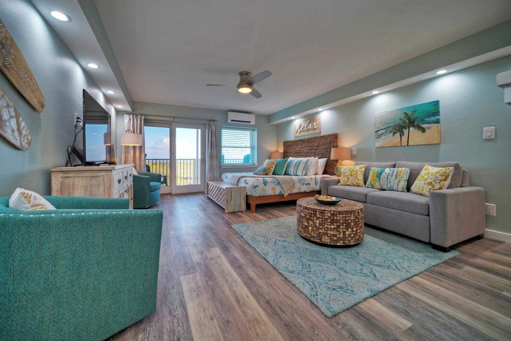 2 Beachfront Condos, Pool, Tennis/pickleball, Gulf View Island Retreat Complex