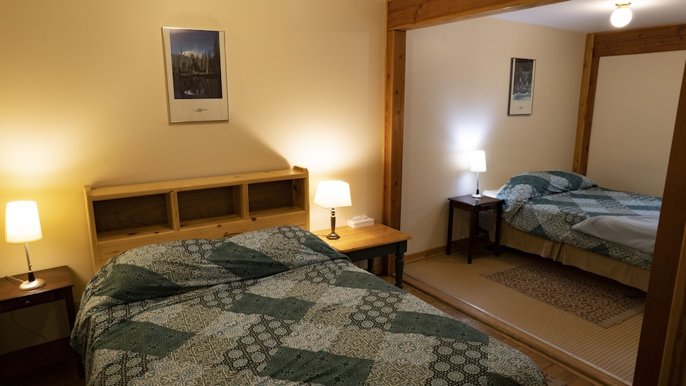 Whittaker's Motel & Historic Bunkhouse