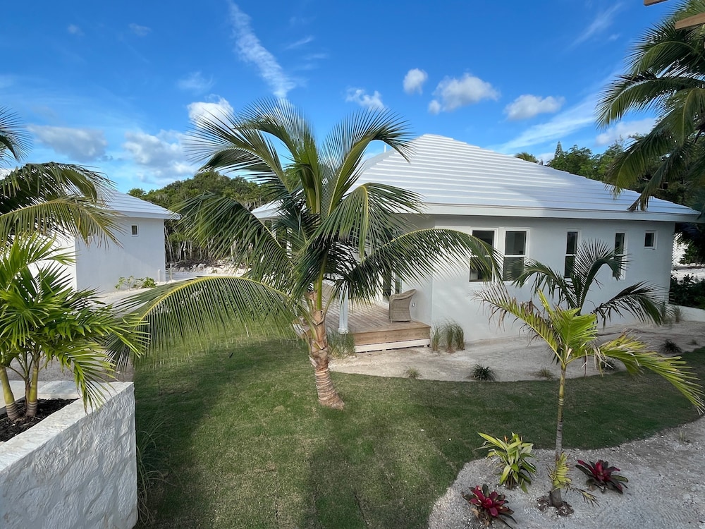 Seaesta - Brand New Estate W/pool & Private Backyard Beach 6 Bedroom Home