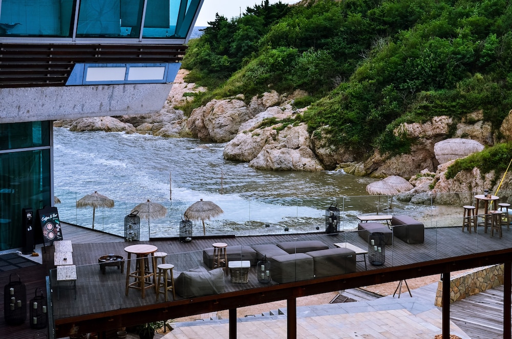 Dalian Sishi Jingyu Beach Resort Hotel
