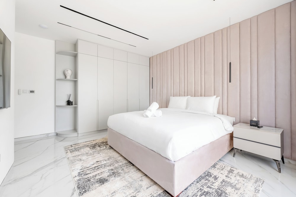 Seaside Elegance - Luxury 3-BR in JBR