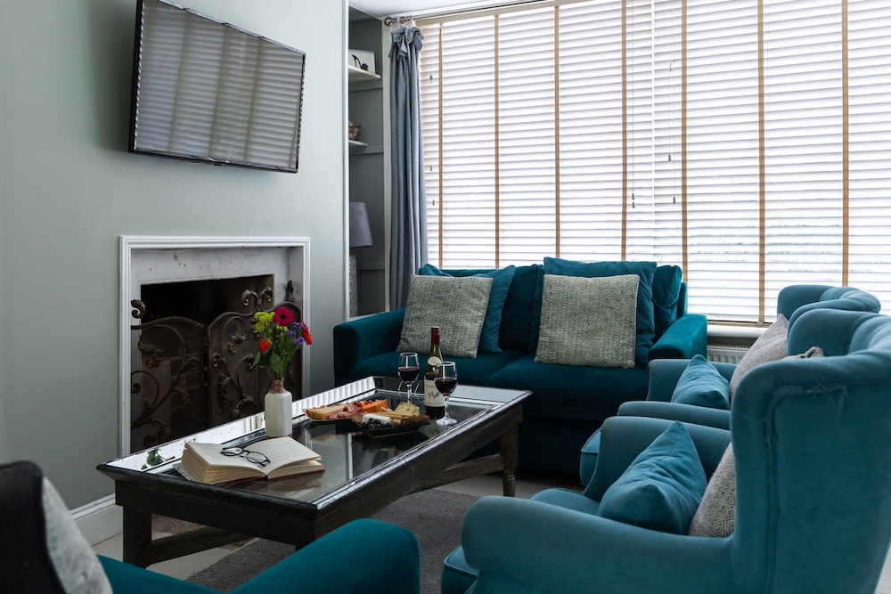Stylish 4-bedroom Townhouse in the Heart of Bath