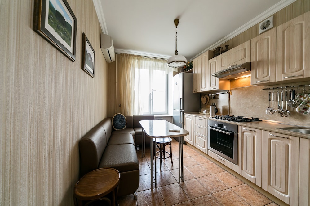 MaxRealty24 Marii Ulianovoy 12