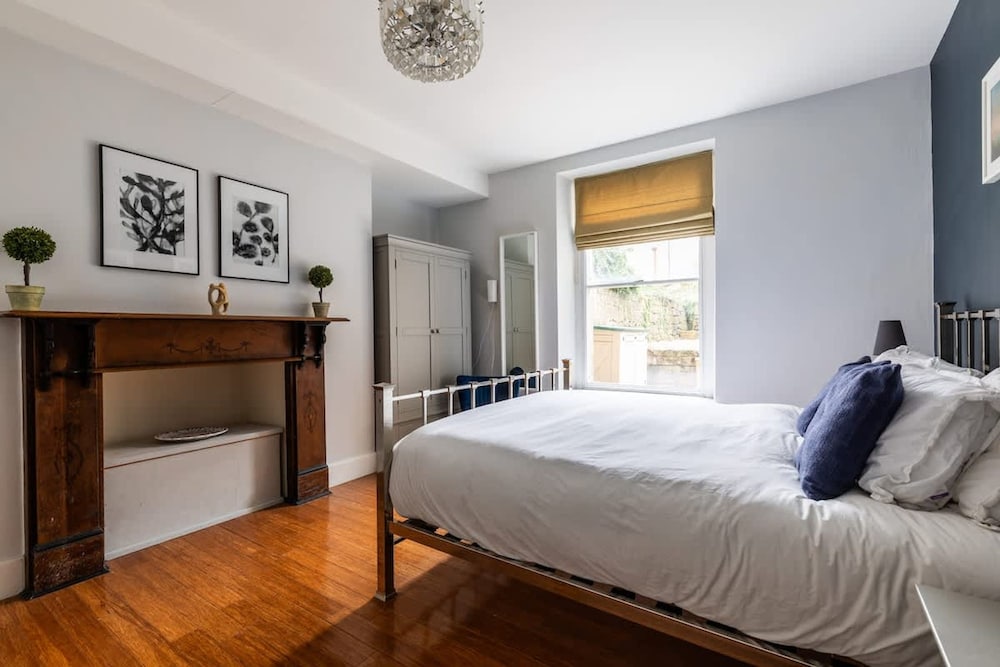 Elegant Georgian Flat in Historic Bath With Garden