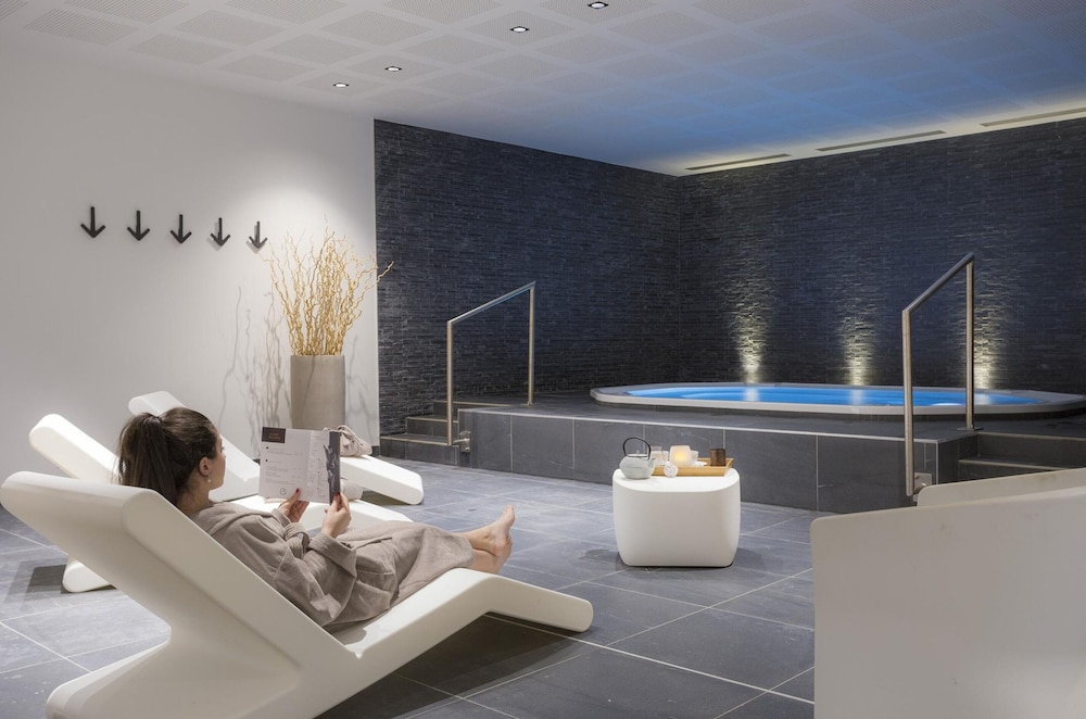 Apartment in Tignes With Slope Access & Spa