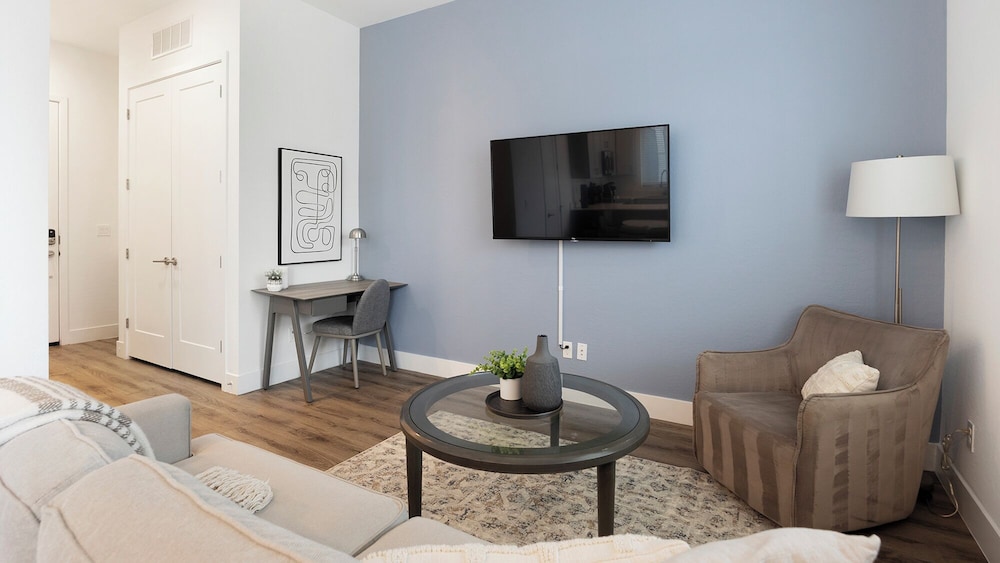 Landing Apartments Phoenix - Maryvale Village
