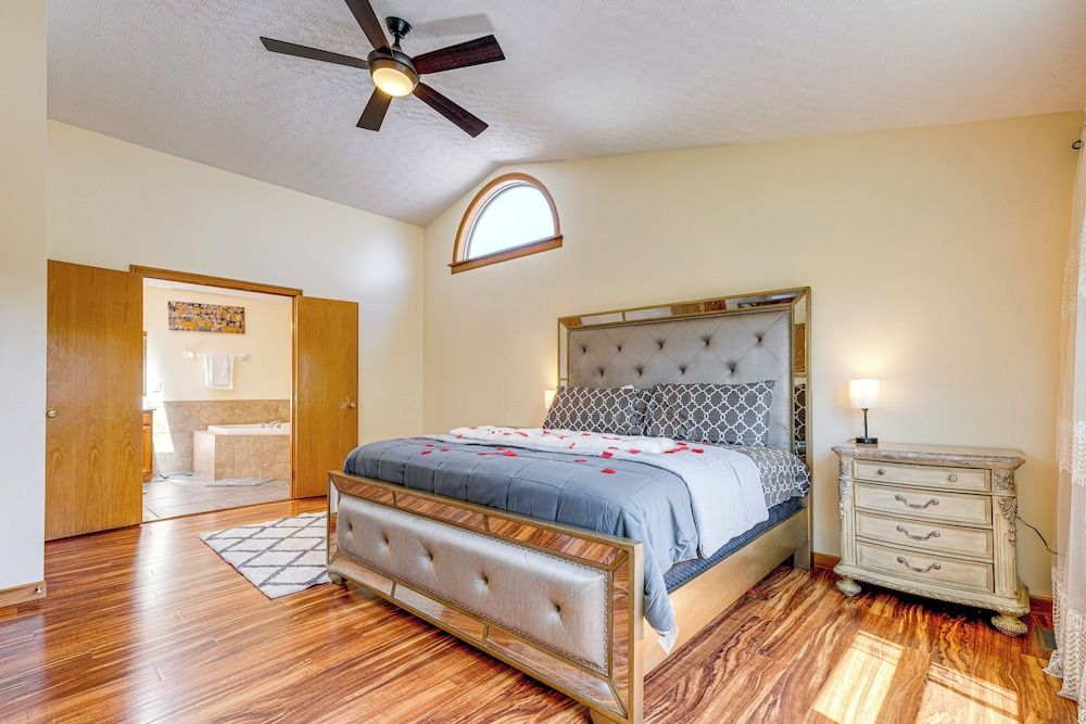 Families Welcome: Lake-view Home, 2 Mi to Gahanna!