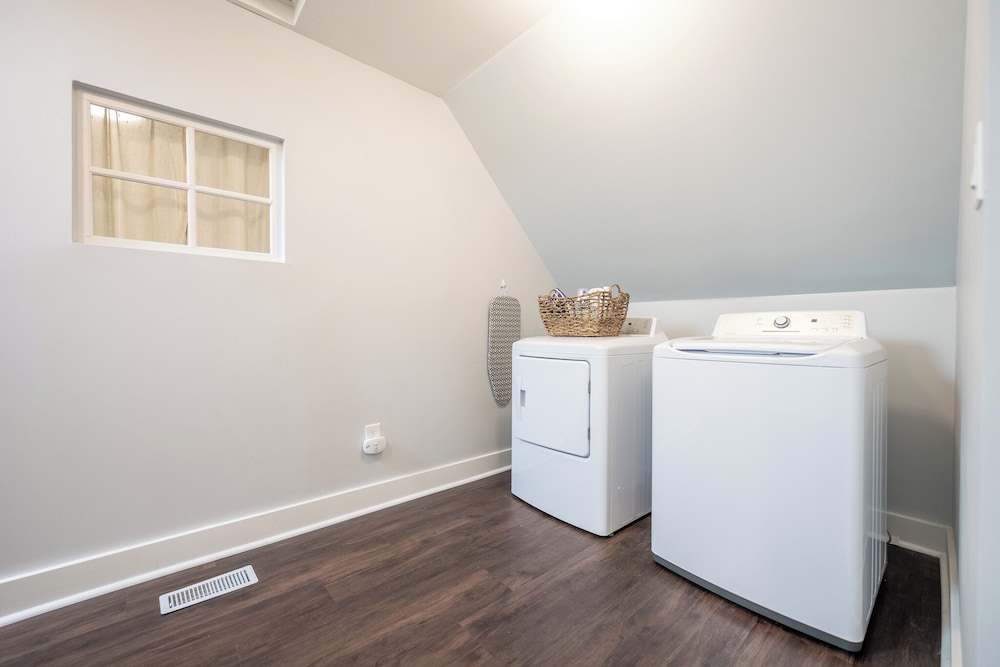 Spacious 5-Bedroom Blue Bungalow