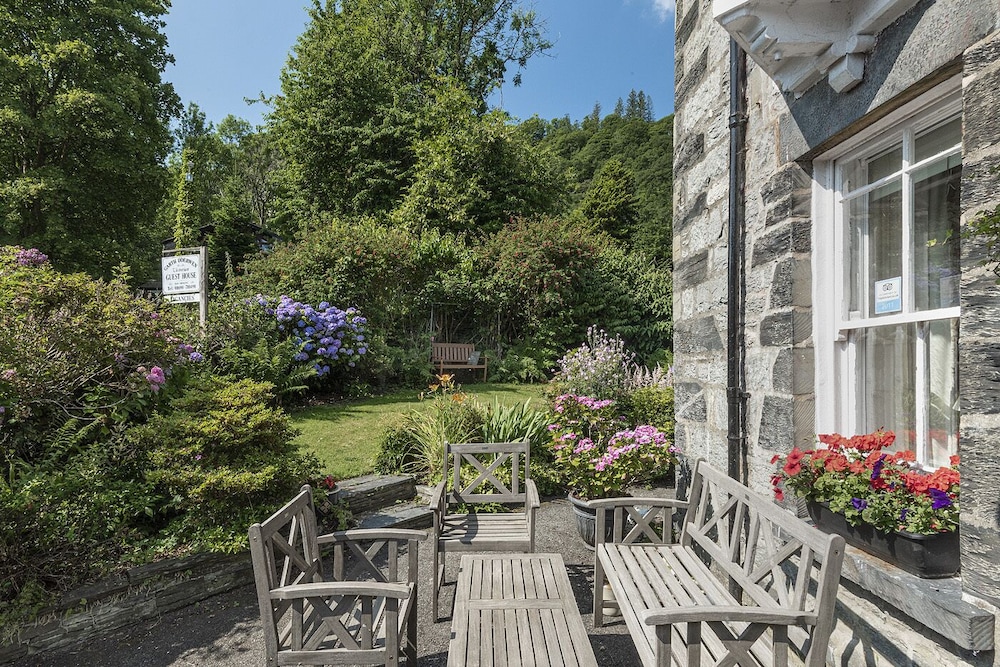 Garth Dderwen Guest House