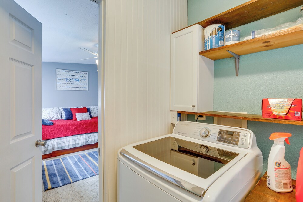 < 10 Mi to Trinity River: Family Home w/ Hot Tub!