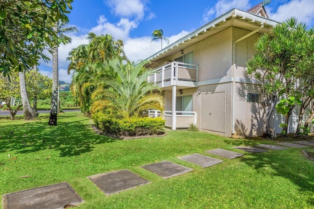 Beautifully Upgraded, Full Kitchen, Comfy King Bed, Ac 1 Bedroom Condo by RedAwning view 2