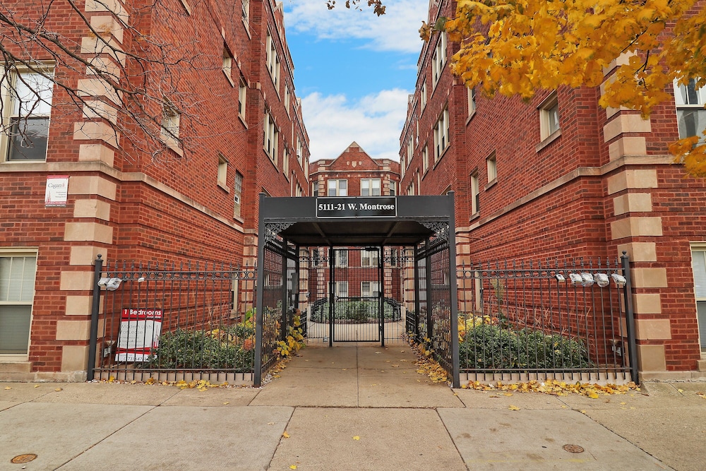 Cozy 2BR - Montrose 1A