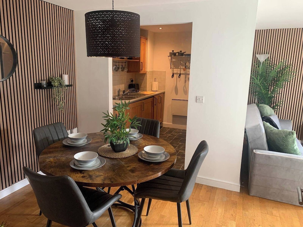 Central Liverpool Apartment-sleeps 6-free Parking
