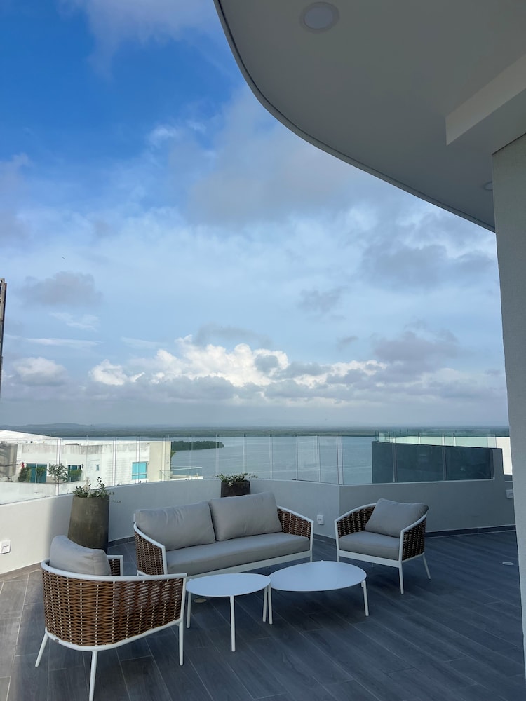 Oceani Towers 1006
