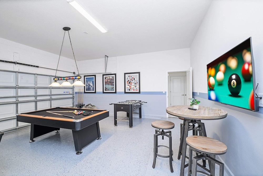 Upstay Luxury Resort Home w Pool & Patiosleeps 26