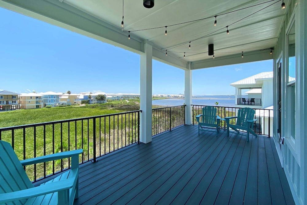 Azure Horizon Beachfront Charm in Gulf Shores