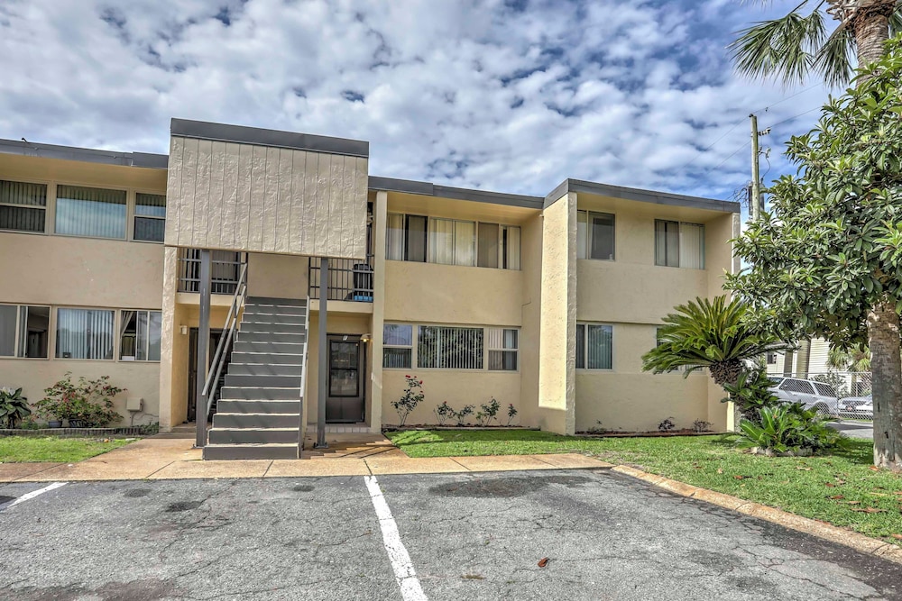 Sunny Florida Condo: 4 Mi to Gulf Islands Seashore