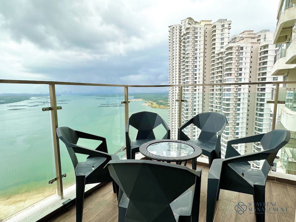 Country Garden Danga Bay Sea View Homestay by Stayrene