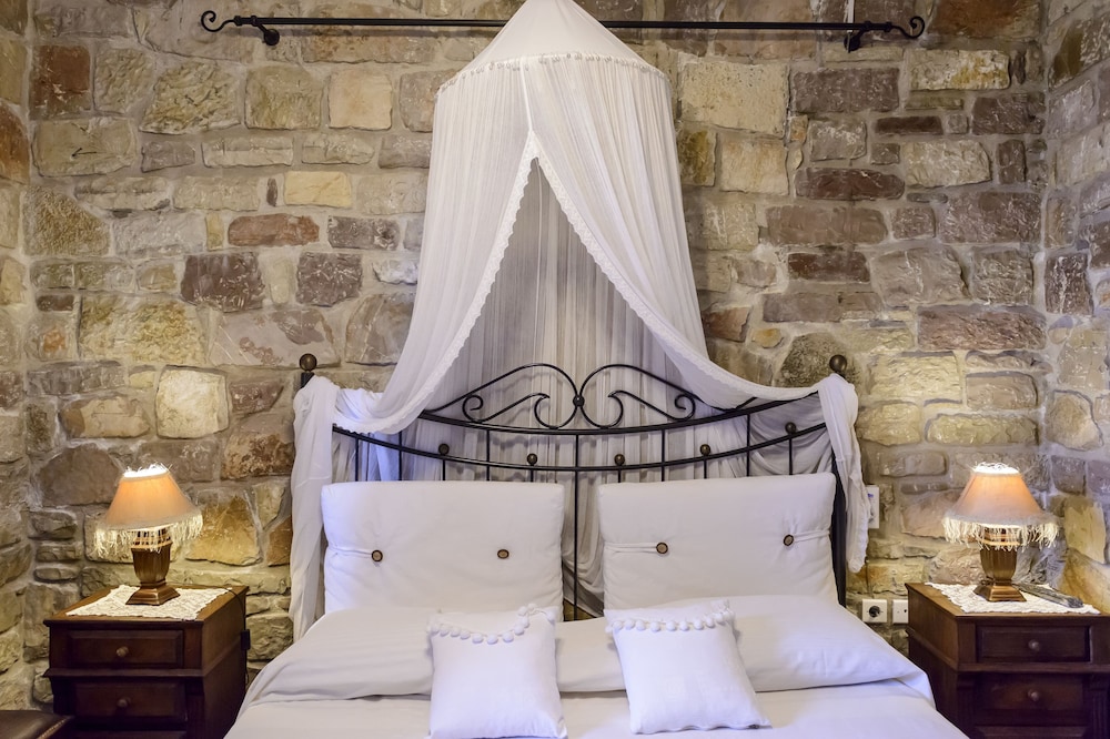 Majestic Chateau - Spectacular Seascapes & Pool
