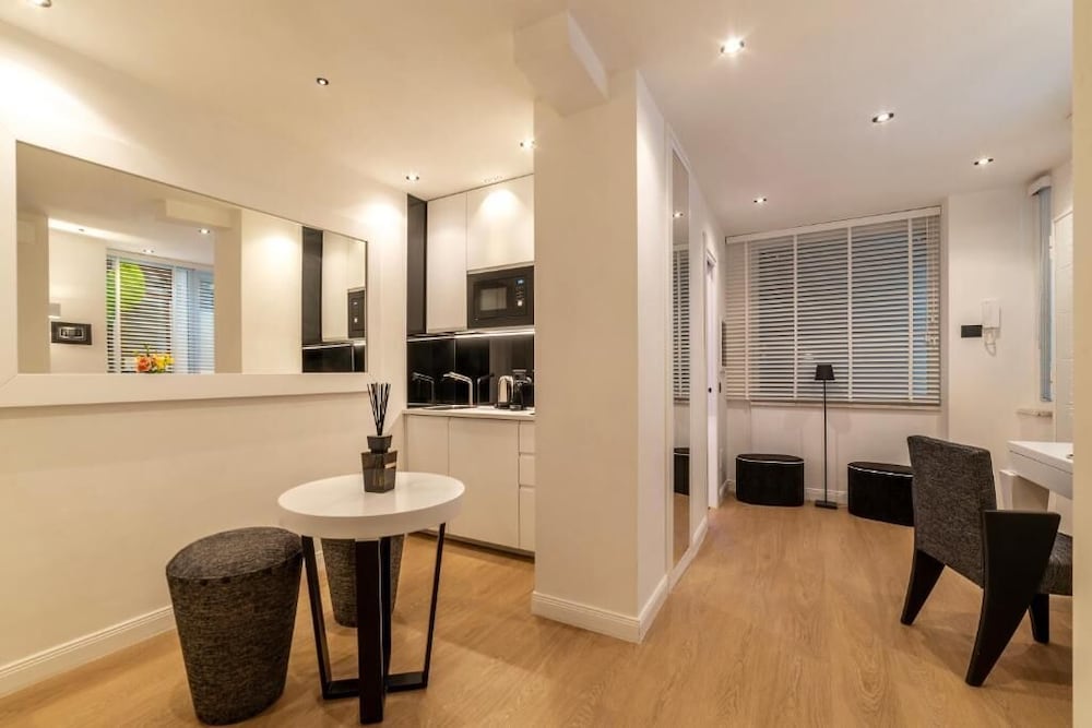 JOIVY Elegant Suites Near Villa Borghese