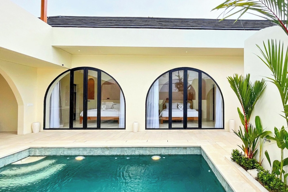 Esha Private Pool Villas by AGATA