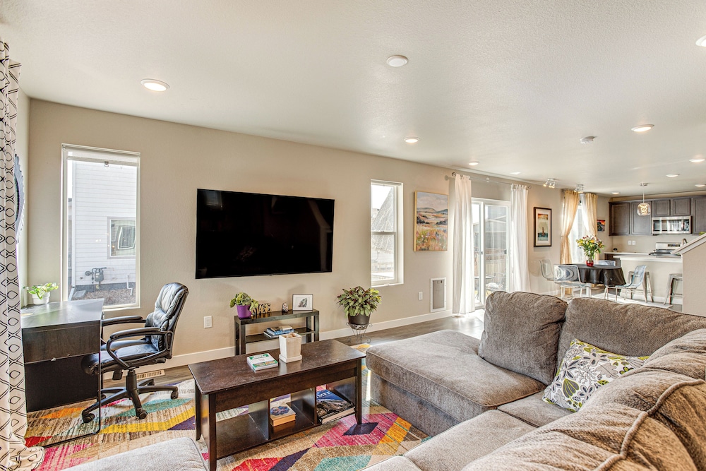 Beautiful Home w/ Bonus Room & Prime Location!
