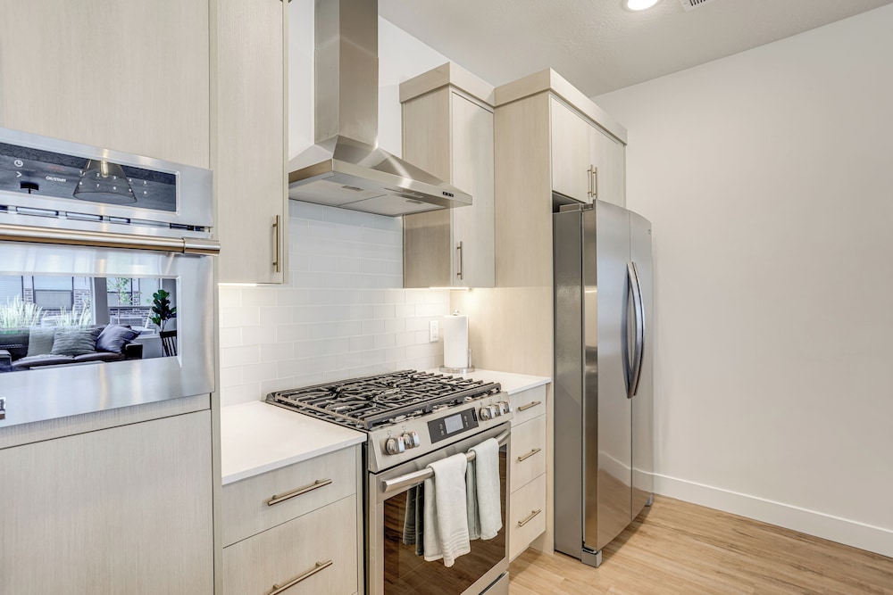 Hike & Ski: Townhome 8 Mi to Dtwn Ogden!