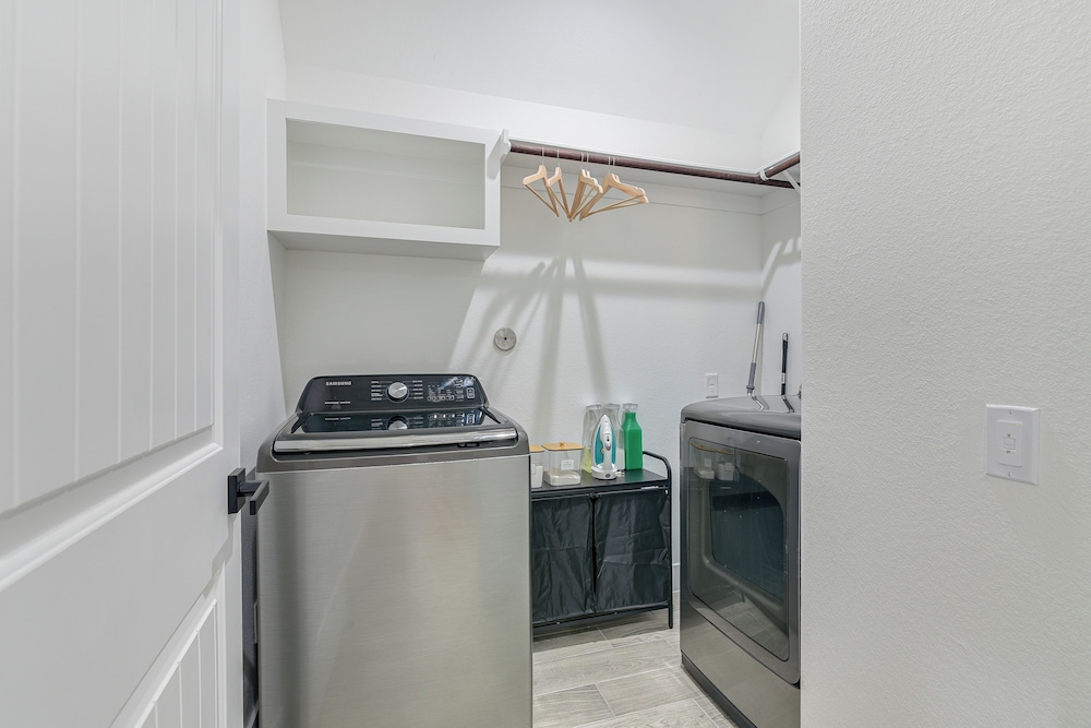 6 Mi to Dtwn Houston: Family-friendly Home w/ Yard