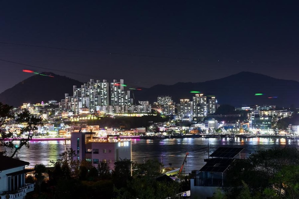 Yeosu Chunghong Pension view 2