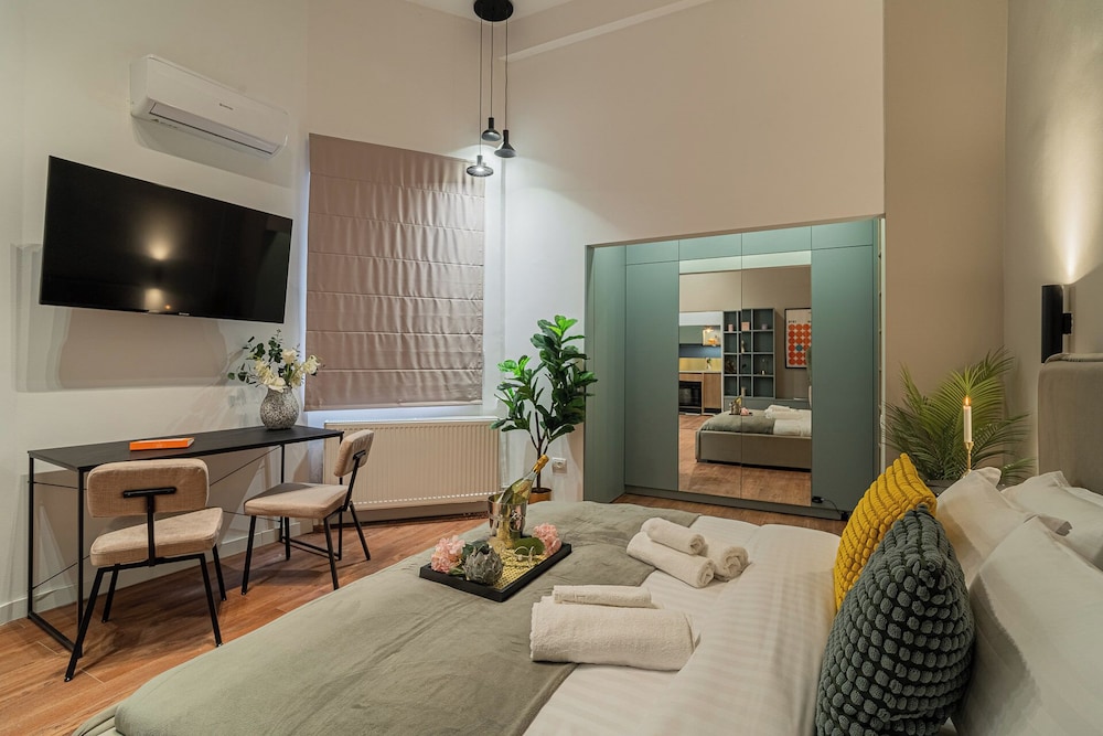 Trendy & Private City Studios Near Cismigiu & Calea Victoriei