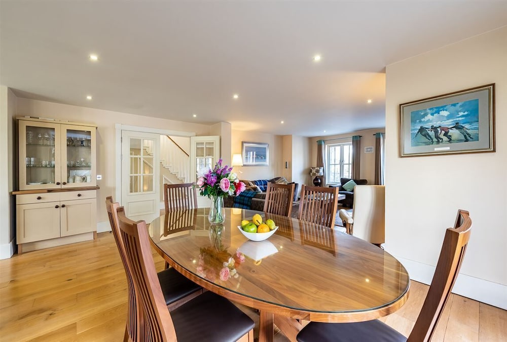 Spacious Home to Sleep 6 Just a Short Stroll From Kenmare view 5
