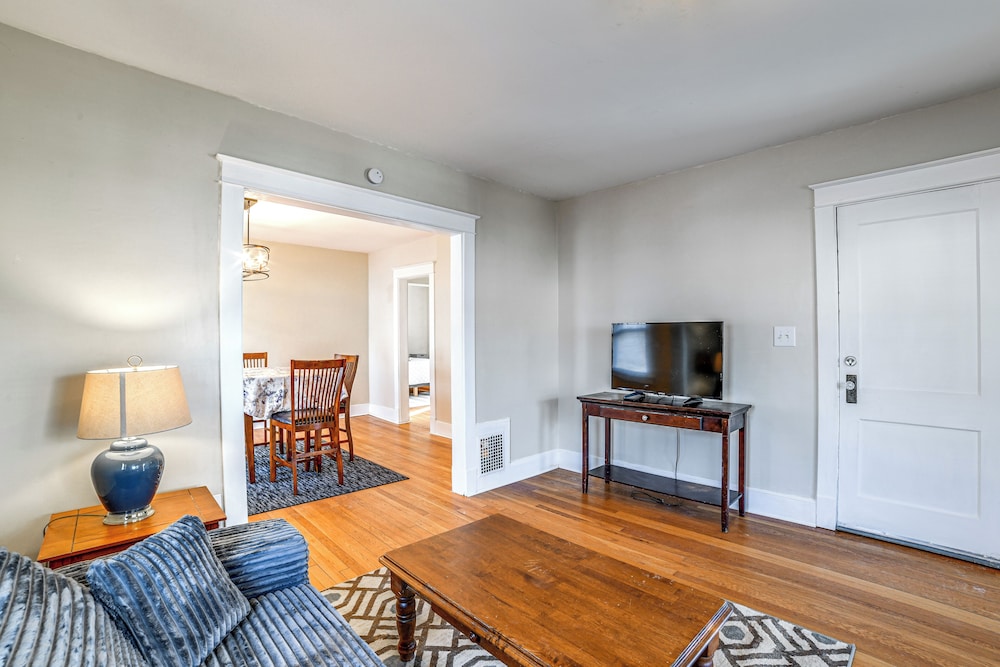 1 Mi to Dtwn Binghamton: Apt w/ Covered Balcony!