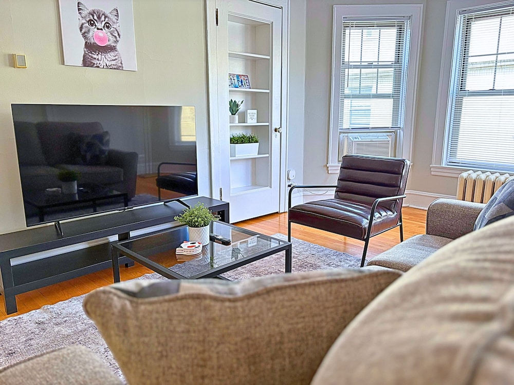 Charming 1BR in Evanston - Hinman B3