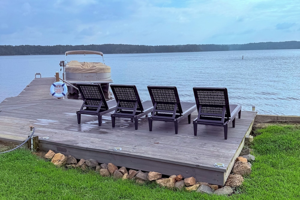 Lakefront Home w/ Hot Tub & Dock in Cross Hill!