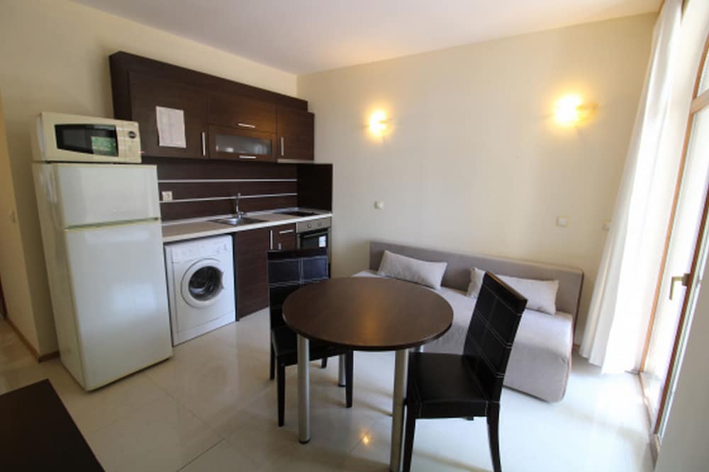 Menada Green Hills Apartments