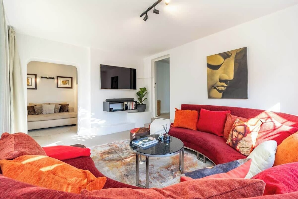 Charming Garden Cottage, Campsbay, Cape Town